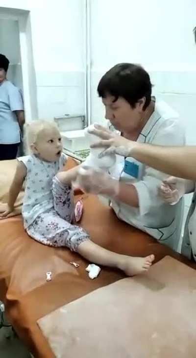A little girl, who got injured during today's shelling of Mykolaiv, singing the State Anthem of Ukraine while the doctors are taking care of her wounds