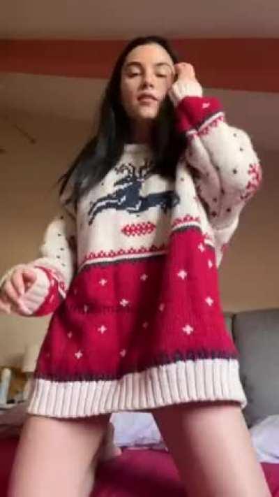 Could you imagine all 5’4, 99lbs of me bouncing on your cock? 🏇