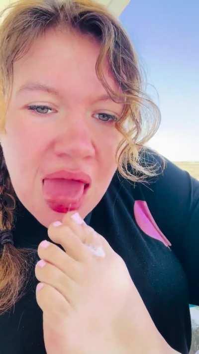 A little suck to start my weekend 🤤