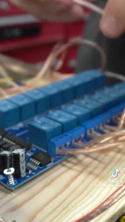 guy turns his vehicle into a printer using water for ink