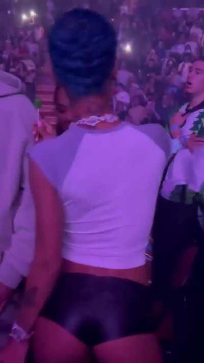 id beat that lil back in😩