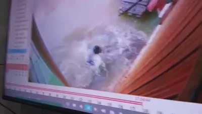 Just reminding y'all to be careful when treading in flooded area.