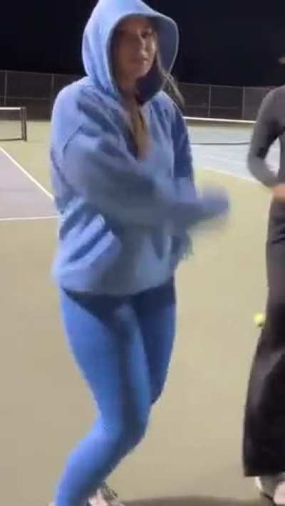 I need keeleys pawg ass and thick thighs 