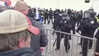 DC Police hold the line while defending US Capitol from conservatives/Trumpers/patriots