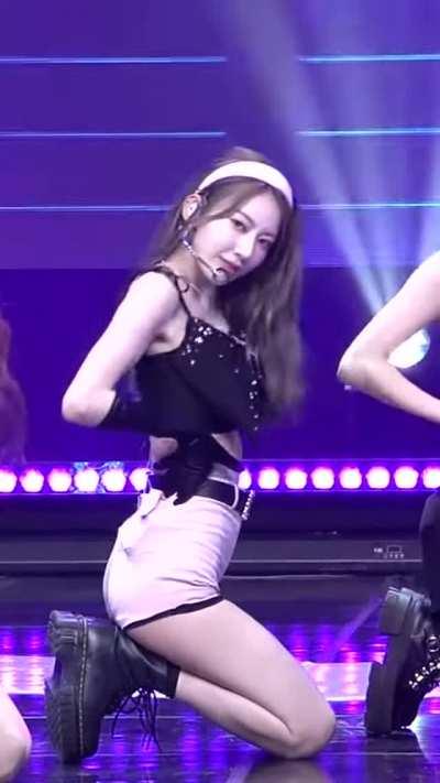 LE SSERAFIM - Sakura