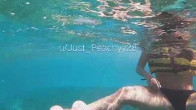 flashing my pussy in the water, they had no idea [GIF]