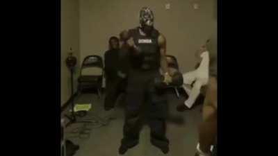 CLB listeners 🥺💕 vs. Donda enjoyers ⬛️🔥 Off the Grid version