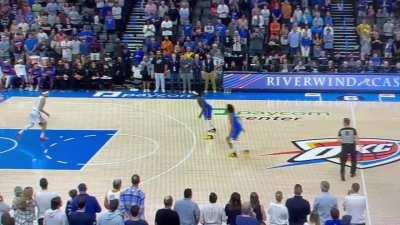 [Highlight] Booker gets double-teamed in the back court at tipoff.