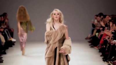 Model Natural Tits Nipslip Public Tits Walking Porn GIF by zaxar121