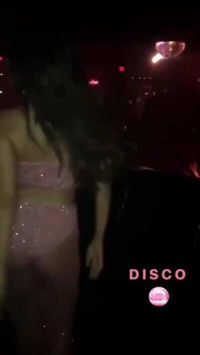 Am I the only one who thinks that Selena looks a bit like Camila here?