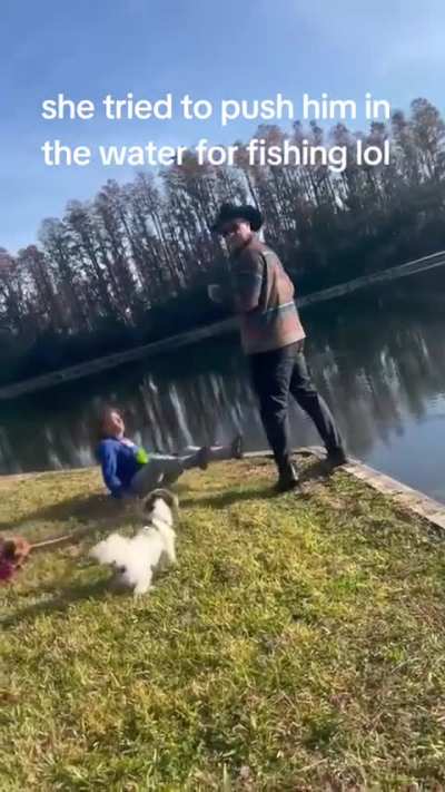 Entitled Karen attempts to push fisherman into a lake.
