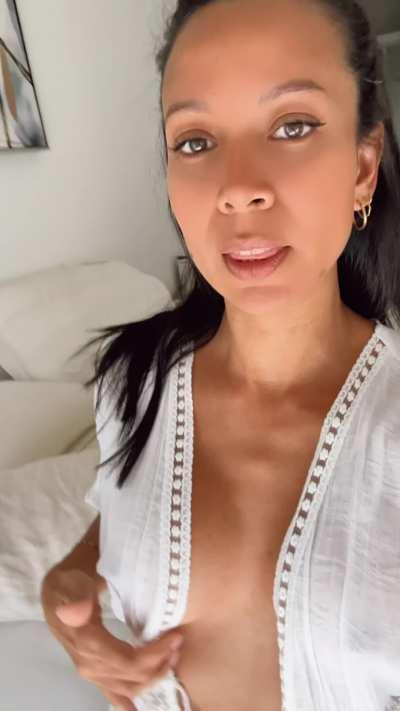 Your next door girl has a pretty nice size!