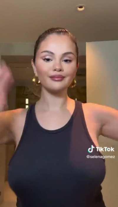 good lord Selena Gomez&hellip;since when have her breasts been this big and heavy, fucking incredible
