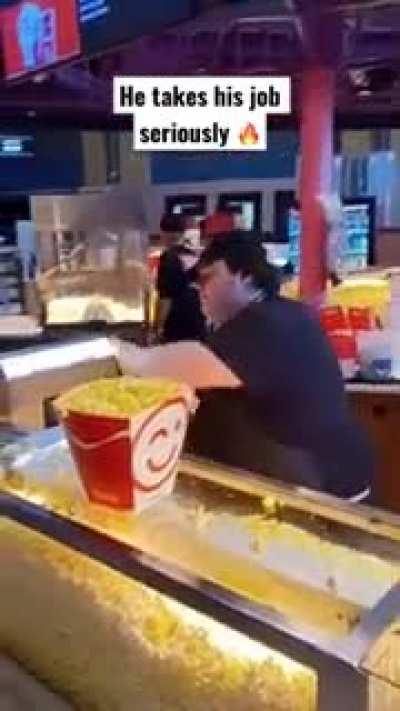 The way this concession clerk serves popcorn