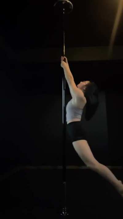 Day 3 of Pole! Tried this more advanced split for funsies at the end of training today