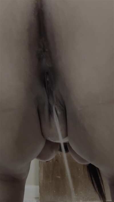 Bouncing my big boobs and peeing in the toilet