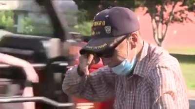 Flag Waving 95 Year Old WWII Vet: 