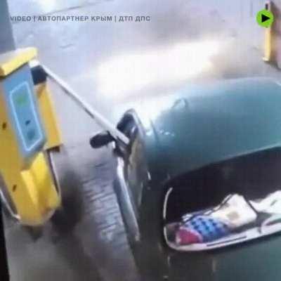 How does the worst driver reverse the car