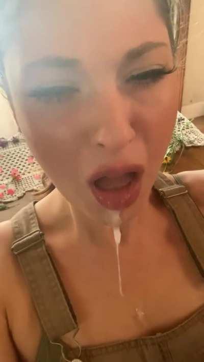 I love blowing my roommate [oc]