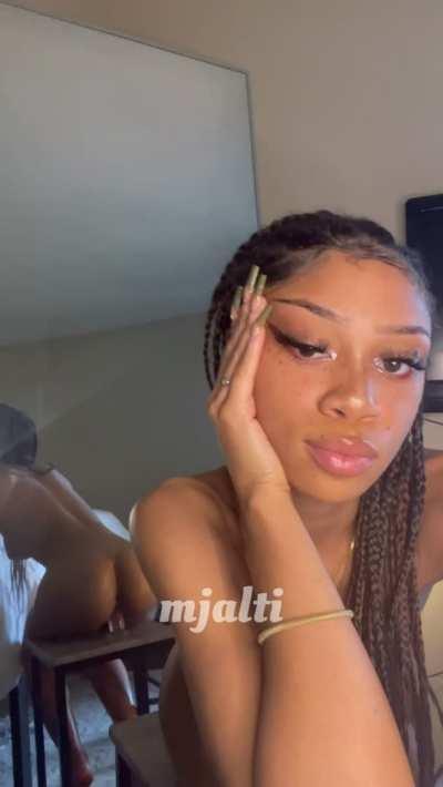 upvote if you want a closer view 😏