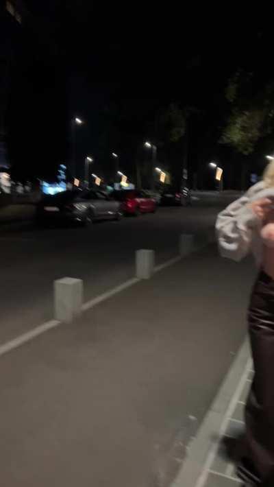 Showing off in public is such a turn on ;)