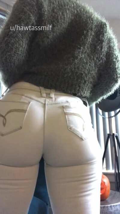 Mom, 38. Be honest, would you check me out if you saw me at the food store?