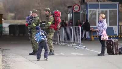 Slovak border guards welcoming Ukrainian refugee kids into Slovakia
