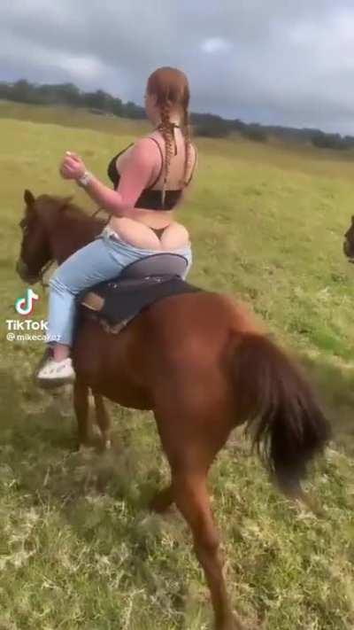 Jolene on her way to take Dolly Parton's man