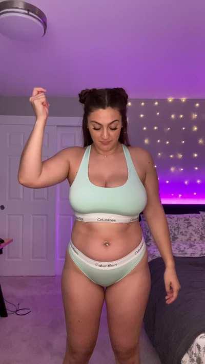 She is back , big boobies hasty🔥💦so hawttyy