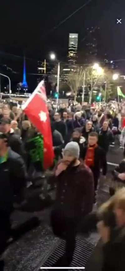 Massive anti-lockdown protest in Melbourne, Australia on 15th July! 🎥: Thorsome4 on Twitter