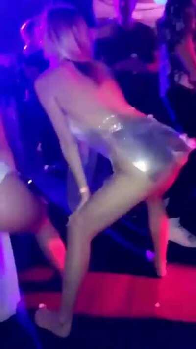 Twerking in The Club Without Panties