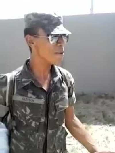 Nosso exército é um dos mais poderosos pois temos o michaek Jackson Brasileiro