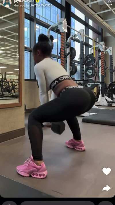 Jayda Wayda workouts hitting