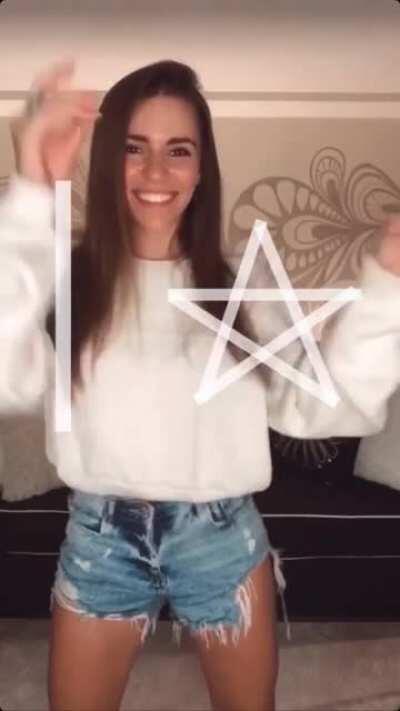 That damn smile 😍😍