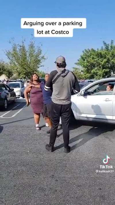 Freakout in a California Costco parking lot