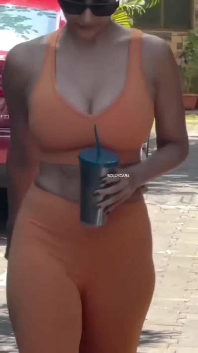 Malaika arora hot gym look