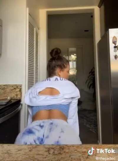 Twerk Gif from Tik Tok