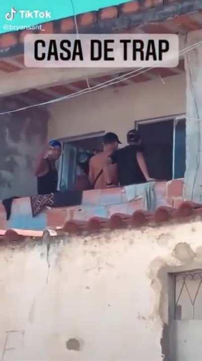 Convives las rumbas en Caracas se están poniendo turbias *A el coqui le gusta justin*