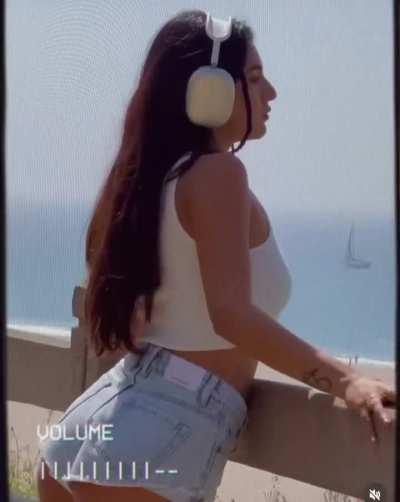 Radhika Seth is the most fap worthy woman on insta and she knows it - she’s getting outta hand - how sexy, Kya maal hai uff and she loves to show off 🤤🤤🤤