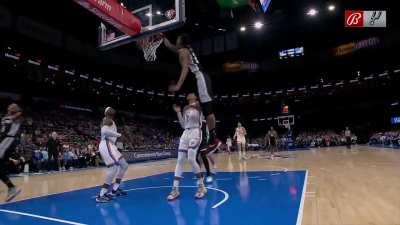 [Highlight] Murray with the steal and the lob to Vassell!