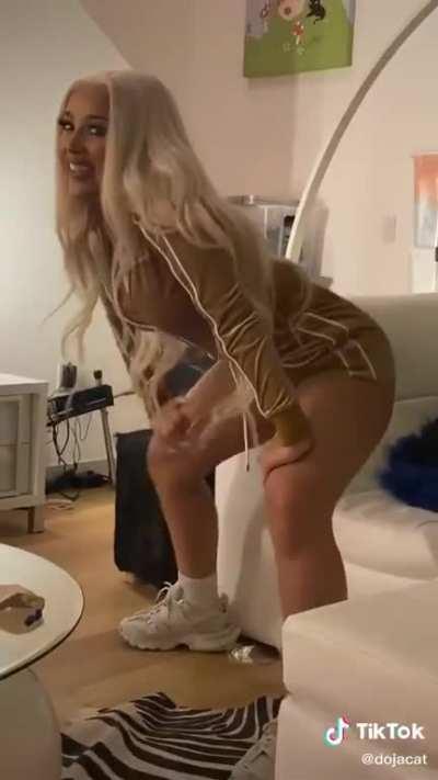 She's soooo fuckin QT!!! 😻🤤💕