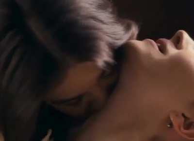 Hailee Steinfeld and Ella Hunt.