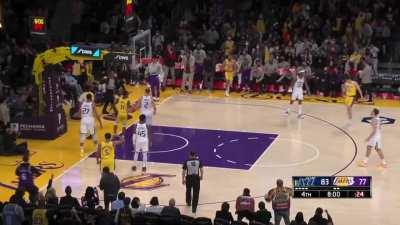 [Highlight] Stanley Johnson puts Gobert in the weight room and flexes on him! 💪🏿