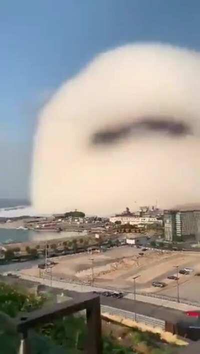 A video circling on WhatsApp of the scale of explosion in #Beirut, confirming it was at the port.