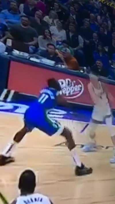 [Highlight] Keven Huerter is called for a Technical Foul as he is slapped in the face by Tim Hardaway Jr.