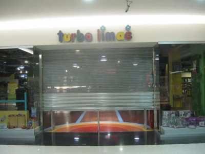 POV: Ideš s materon do grada u šoping jer ti obeća autić u turbo limaču. Nakon 3 iscrpne ure od obilaženja dućana sa njon napokon dolazi red na tebe ali nakon dugog hodanja kroz mračne hodnike Relja Centra u Zadru vidiš da je tvoj omiljeni dućan zatvoren.