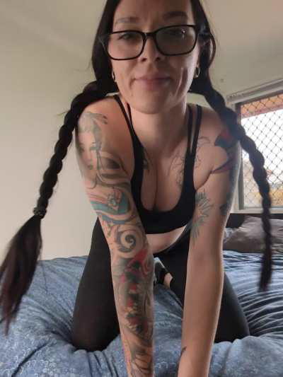 Favourite place to cum? I love when it's dripping down all over my glasses... 🤓🤤🤤