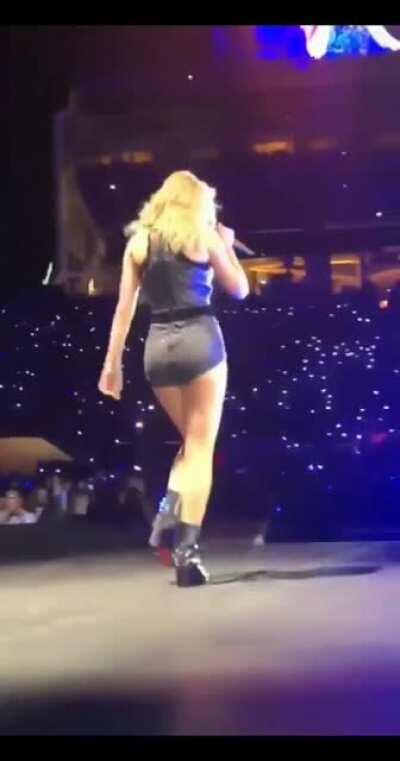 Thick Goddess Tay drives me nuts 🤤🥵🍑