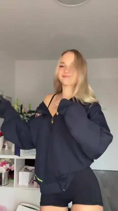Another vid of the quite popular girl