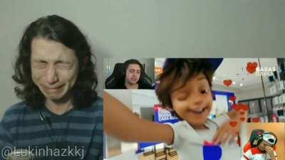 Eu choro sempre quando vejo oq fizeram com o bahianinho... dói demais...